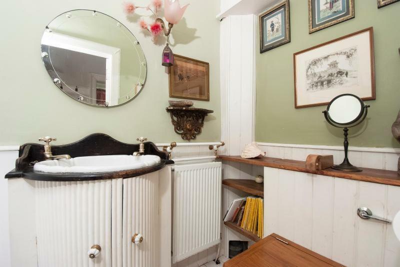 Central Apartment With Parking, Original Art And Antiques Edimburgo Esterno foto